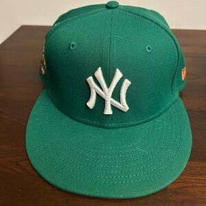 New Era NY Yankees Green Cap with White Emblem